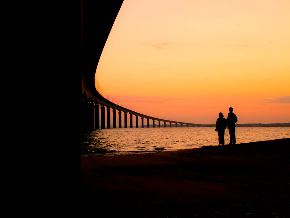 Schatten unter der Brücke